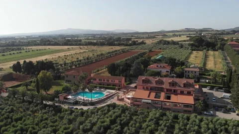 Vineyard resort with pool in Tuscany Vídeo Stock 197631275