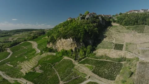 Vineyard view of Chateau Chalon perched village on a rocky cliff, Jura, Franc Stock Footage 341881832