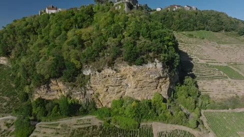 Vineyard view of Chateau Chalon perched village on a rocky cliff, Jura, Franc Stock Footage 341881951