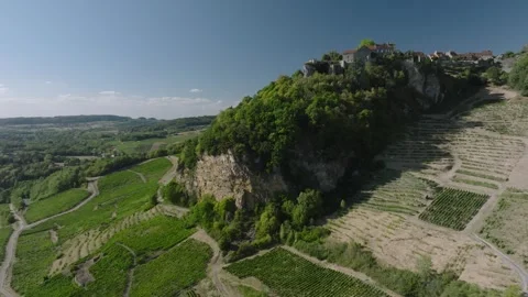 Vineyard view of Chateau Chalon perched village on a rocky cliff, Jura, Franc Stock Footage 341881988