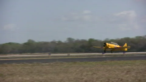 Vinrtage propeller airplane Stock Footage 658431
