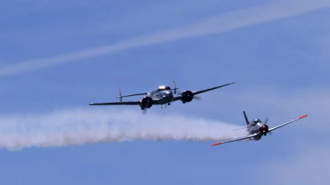 Vintage Aviation Lockheed Model 12A Formation Flight Blue Sky Tracking Shot 库存影片 331902012