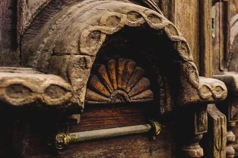 Vintage background. Elements of an old carved wooden door decorated with Foto stock