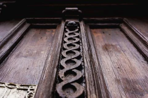 Vintage background. Elements of an old carved wooden door decorated with Foto stock