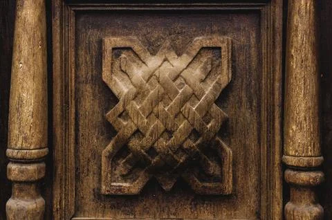 Vintage background. Elements of an old carved wooden door decorated with Foto stock