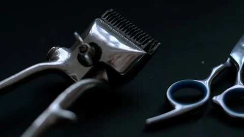 Vintage barber tools dangerous razor hairdressing scissors old manual clipper co Stockbeeldmateriaal 121877816