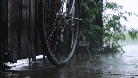 Vintage bicycle parking while raining Video stock 97372124