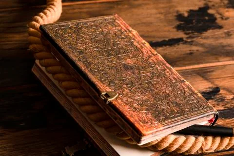 Vintage book with a star of David pattern. Marine rope and pen are on the not Stock-Fotos