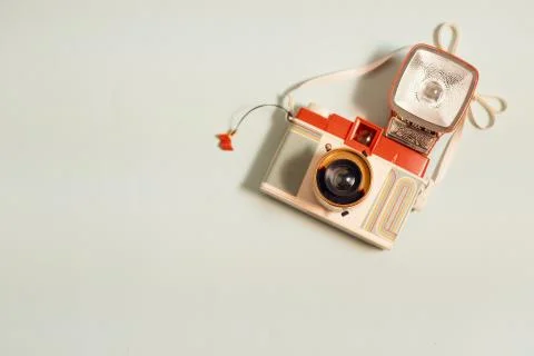 Vintage camera with flash top view Stock-Fotos
