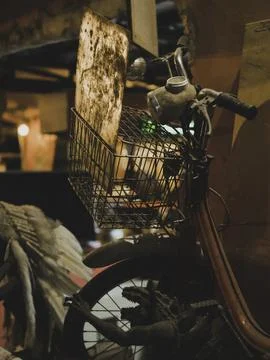 Vintage Charm in a Rustic Workshop Foto stock