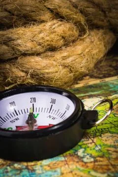 Vintage compass with rope Fotos Stock