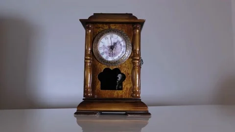 Vintage desk clock 動画素材 185481488