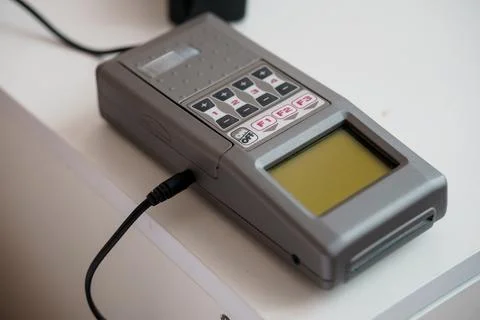 Vintage Electronic Device with Numeric Keypad and Display Screen 스톡 사진