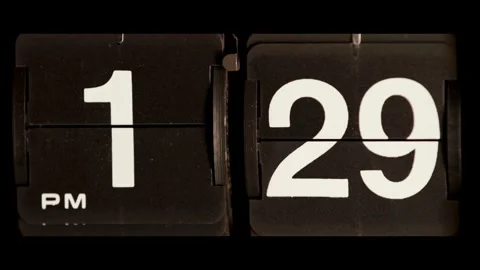 Vintage flip clock changing from one twenty nine pm 動画素材 329667694
