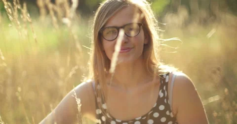 Vintage girl with camera in the fields 스톡 동영상 53124331