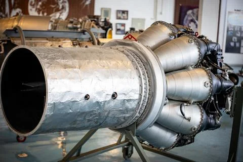 Vintage jet engine close-up showcasing complex engineering details 库存照片