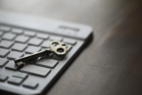 Vintage Key on Computer Keyboard: A Blend of Old and New Technology Stock-Fotos
