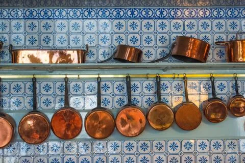 Vintage kitchen tools Copper kitchenware set. Pot 스톡 사진