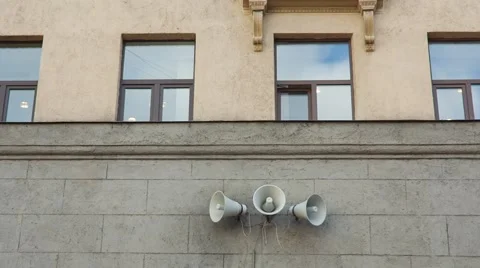 Vintage Loudspeaker On The Wall Vídeo Stock 62833876