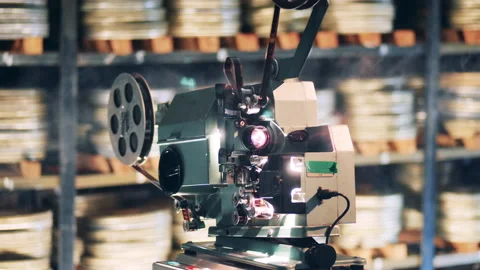 Vintage movie, old cinema concept. Vintage film projector is showing an old Vídeo Stock 148818584
