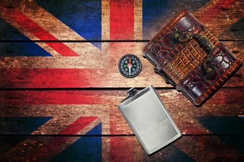 Vintage objects, flask,chest box,compass and flag Foto stock
