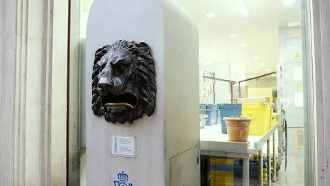 Vintage old mailbox at the post office in shape of a lion sculpture with open Stock Footage 170698511