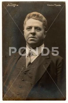 Vintage photo shows portrait of a mature man. Retro black & white photography Stock-Fotos