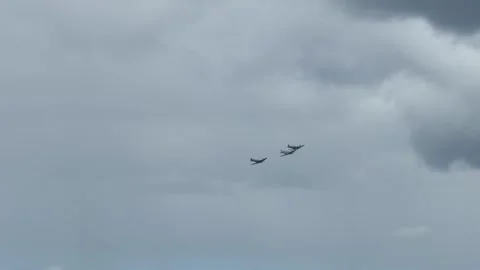 Vintage Propeller Planes Flying in Formation at Gold Coast Pacific Airshow Vidéo 345100572