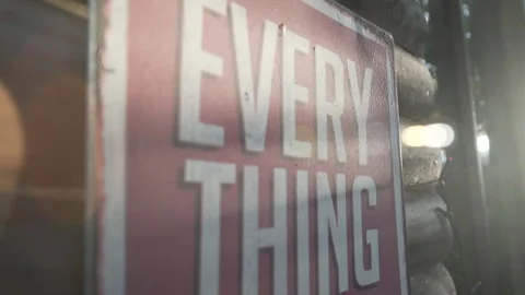 Vintage red poster with the sayers "everything is going to be ok" 库存影片 138228955