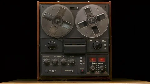 Vintage reel to reel tape recorder playi, Stock Video