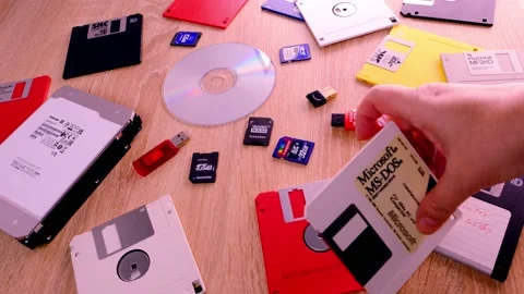 Vintage retro electronic data storage devices from the 80s, 90s, cd disk, fla Stock Footage 171388799