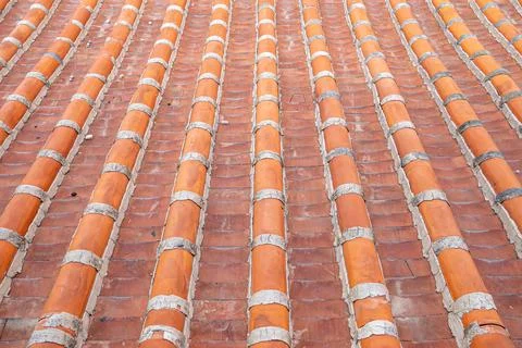 Vintage rooftop tile pattern, traditional ancient colorful tiles wallpaper. 스톡 사진