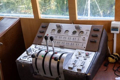 Vintage ship control panel with levers and gauges indoors Foto stock