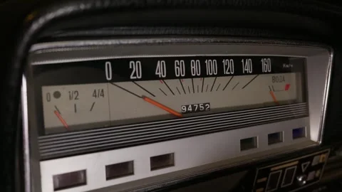 Vintage Soviet Car Dashboard with Horizontal Speedometer and Gauges Vídeos de archivo 335642667