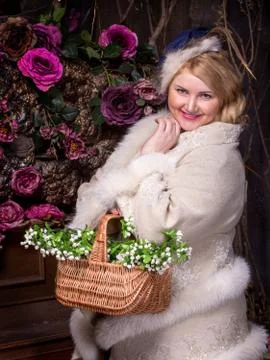 Vintage spring progect. Plus size woman on flower background Foto stock