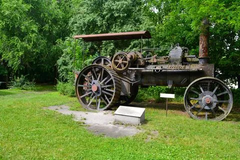 Vintage Steam Powered Traction Engine in Outdoor Exhibit Setting Stock Photos