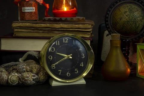 Vintage study table view with books and golden clock in front Foto stock