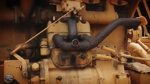 Vintage tractor engine close up panning camera movement stock footage Vídeo Stock 314564685