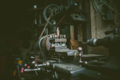 Vintage turning machine in workshop Foto stock