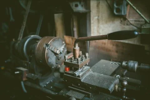 Vintage turning machine in workshop Foto stock
