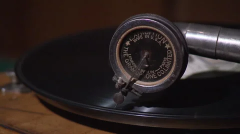 Vintage turntable turned on (close up) Stock Footage 56818297