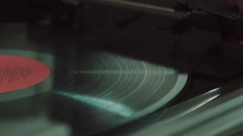 Vinyl 4К Video stock 130380791