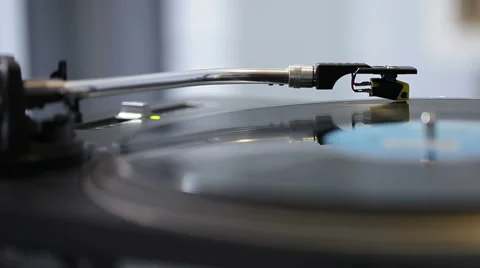 Vinyl disc turning on retro record player Video stock 58333780