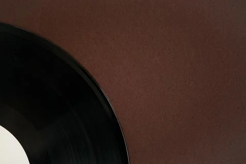 Vinyl disk on dark brown background with copy space. Vinyl record Foto stock