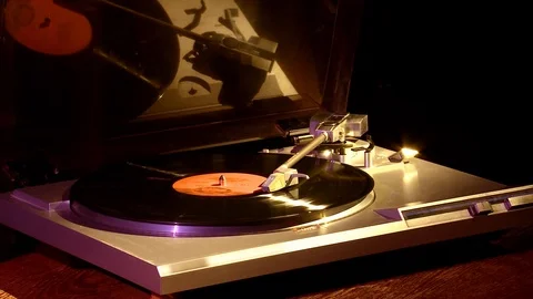 Vinyl record player Stockbeeldmateriaal 98603085