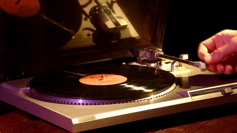 Vinyl record player 스톡 동영상 98603181