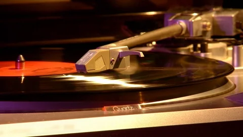 Vinyl record player Stockbeeldmateriaal 98619226