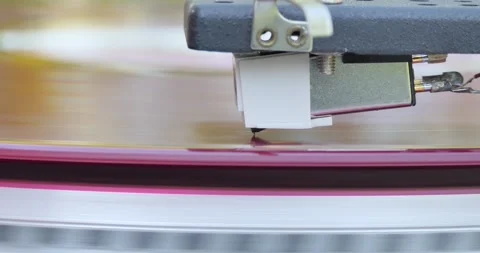 A vinyl record player. The head of the pickup. Vídeos de archivo 133023669