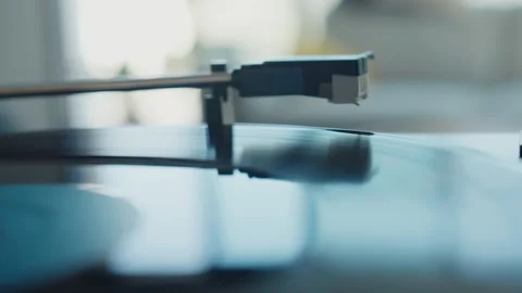 Vinyl record player needle reading vinyl record disc Stock-Footage 307602622