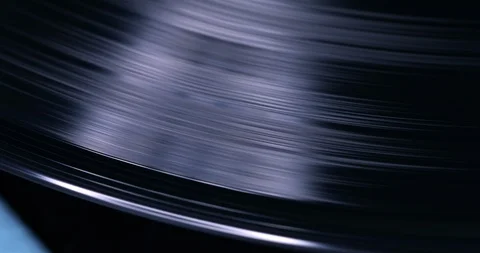 Vinyl record on record player macro closeup Vidéo 103122591